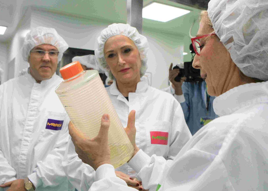 Cristina Cifuentes inaugura una planta de biotecnología en Tres Cantos